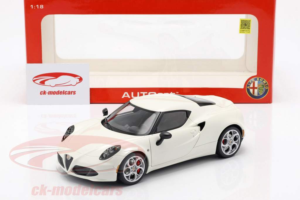 Alfa Romeo 4C anno 2013 crema bianco 1:18 AUTOart