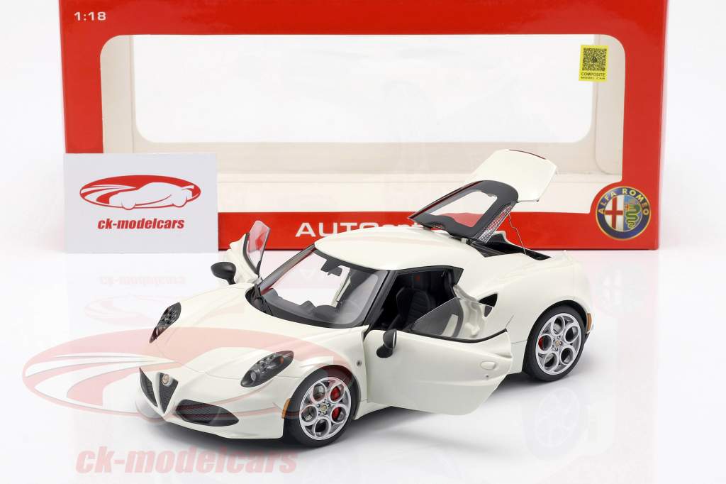 Alfa Romeo 4C ano 2013 creme branco 1:18 AUTOart