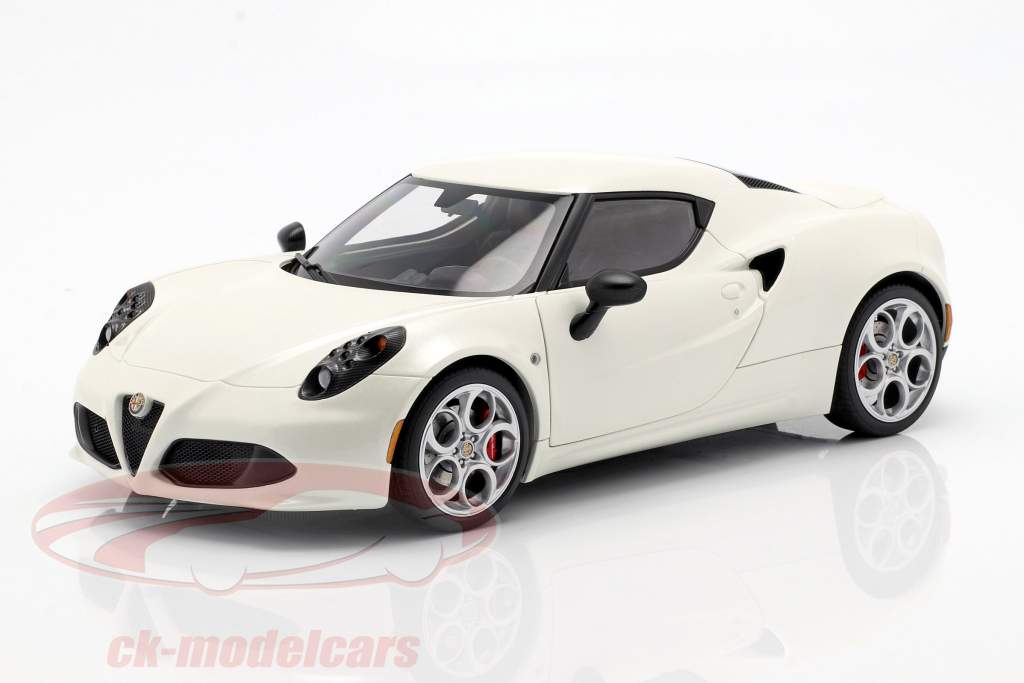 Alfa Romeo 4C anno 2013 crema bianco 1:18 AUTOart