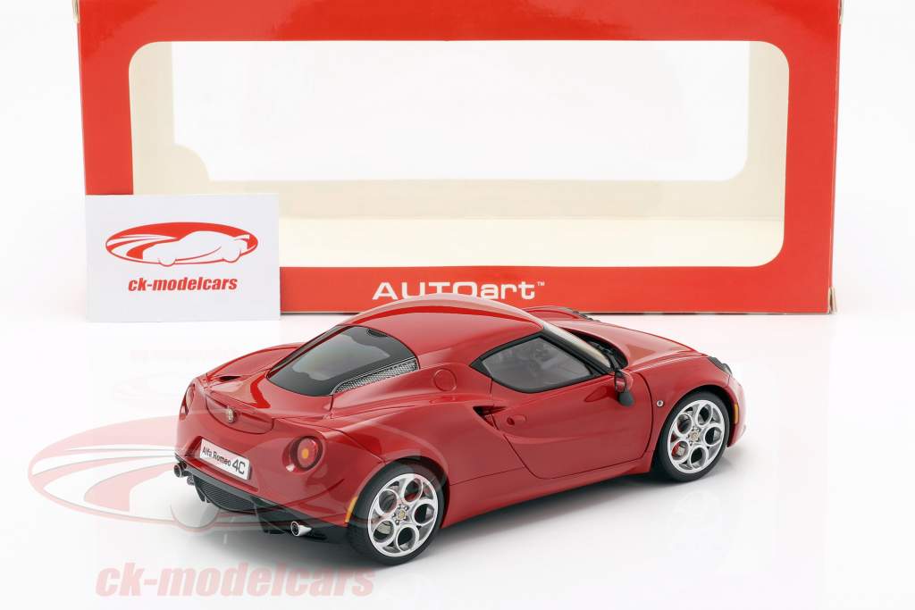 Alfa Romeo 4C année 2013 Alfa pourpre 1:18 AUTOart