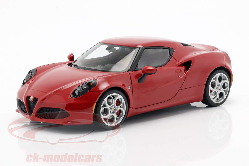 Alfa Romeo 4C année 2013 Alfa pourpre 1:18 AUTOart