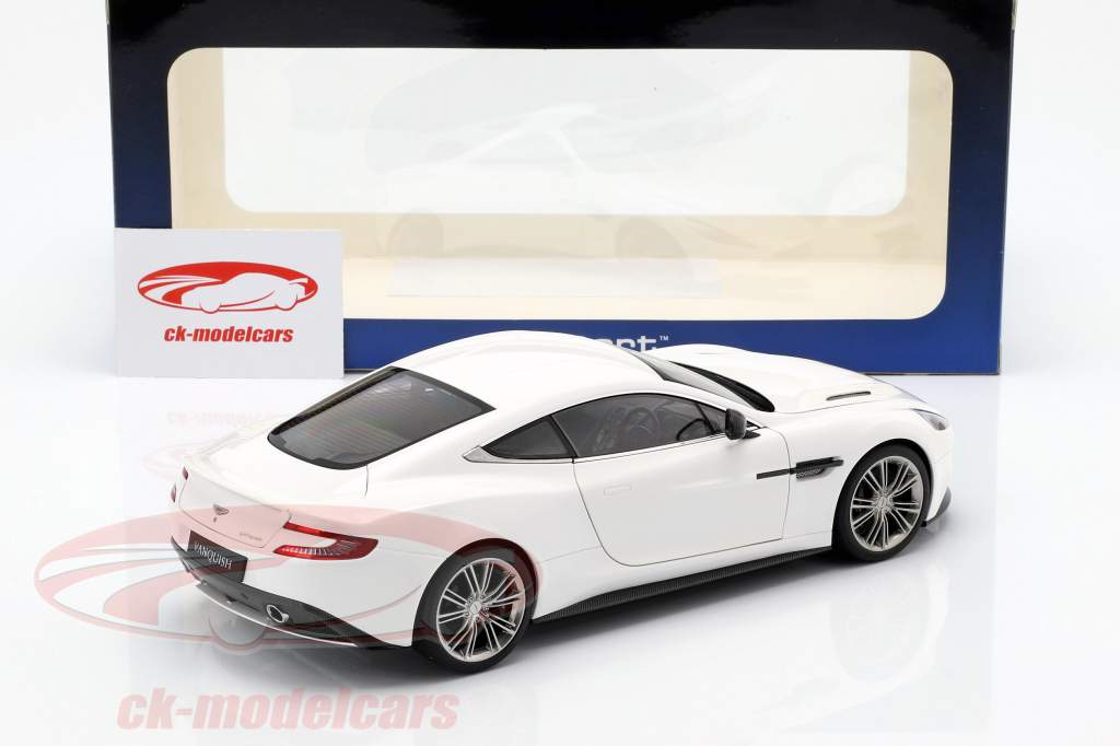 Aston Martin Vanquish jaar 2015 wit 1:18 AUTOart