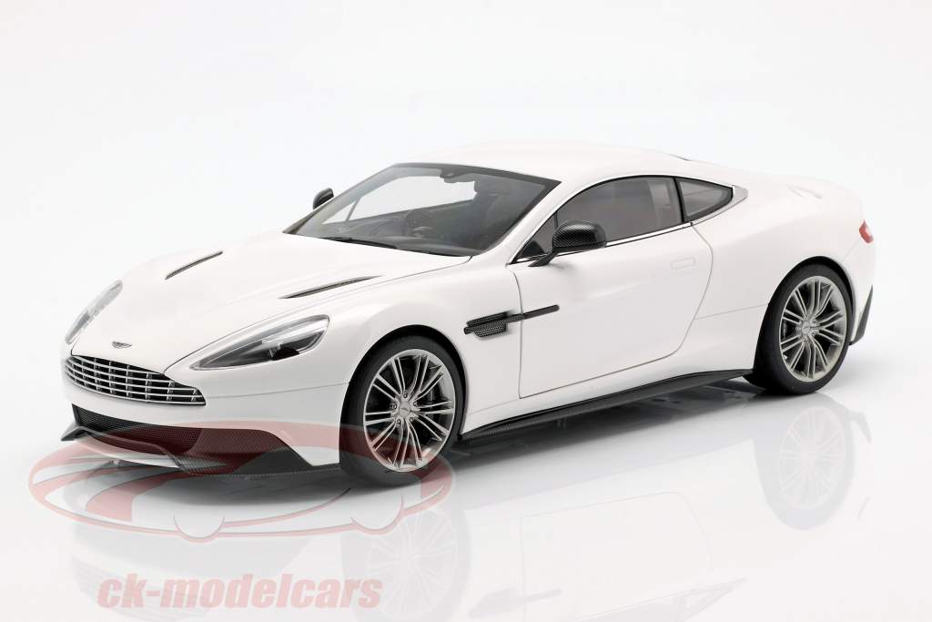 Aston Martin Vanquish jaar 2015 wit 1:18 AUTOart