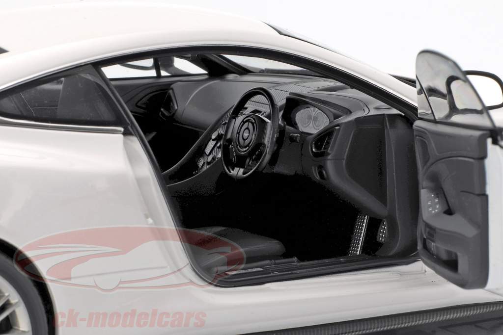 Aston Martin Vanquish jaar 2015 wit 1:18 AUTOart