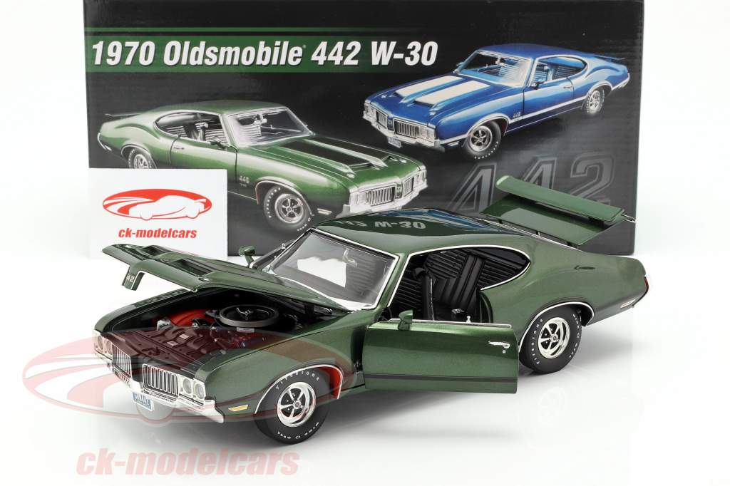 Oldsmobile 442 W-30 year 1970 green / black 1:18 GMP
