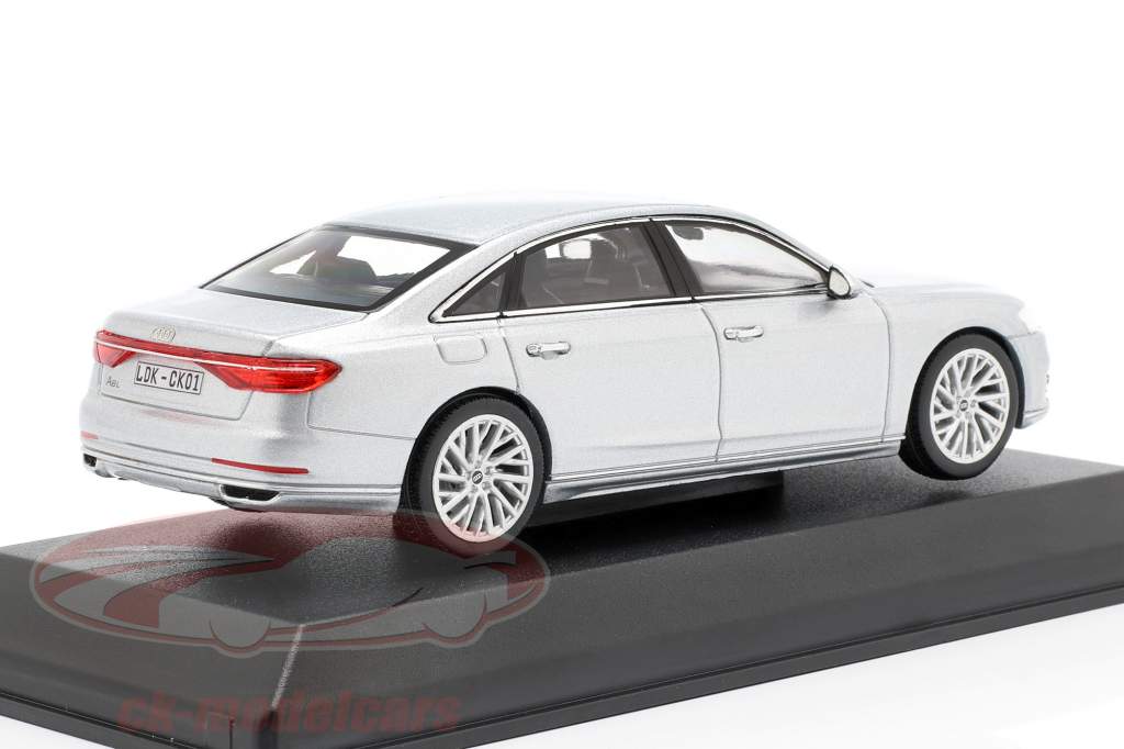 Audi A8L argento 1:43 iScale