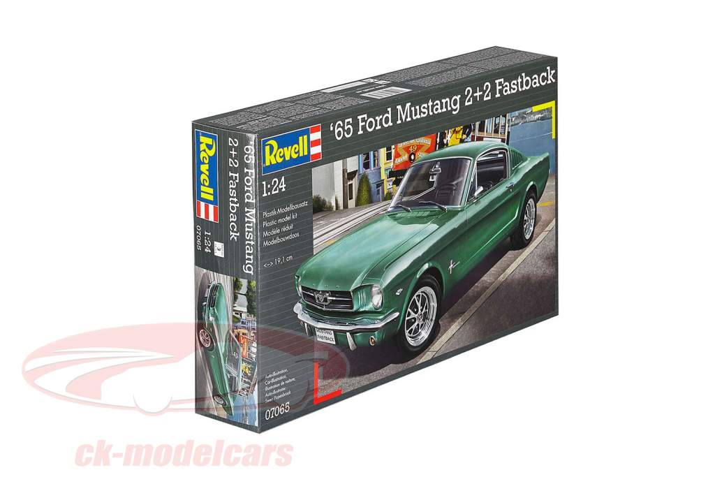 Ford Mustang 2+2 Fastback Bausatz grün 1:24 Revell