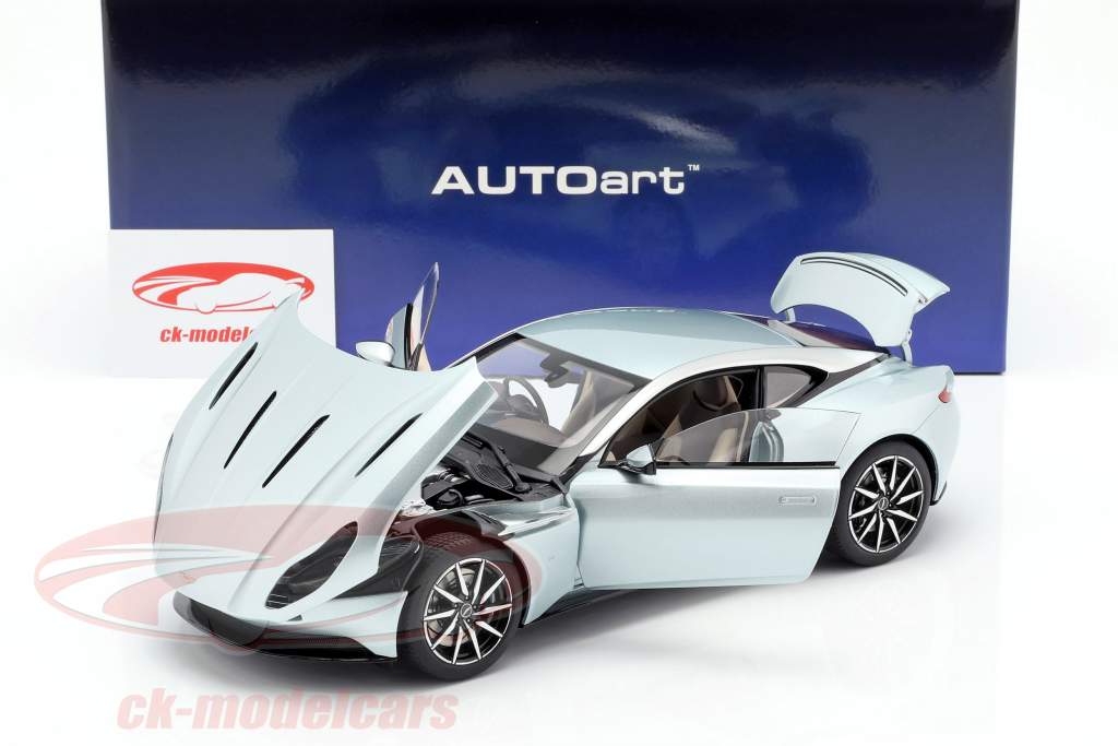 Aston Martin DB11 ano de construção 2017 Skyfall prata 1:18 AUTOart