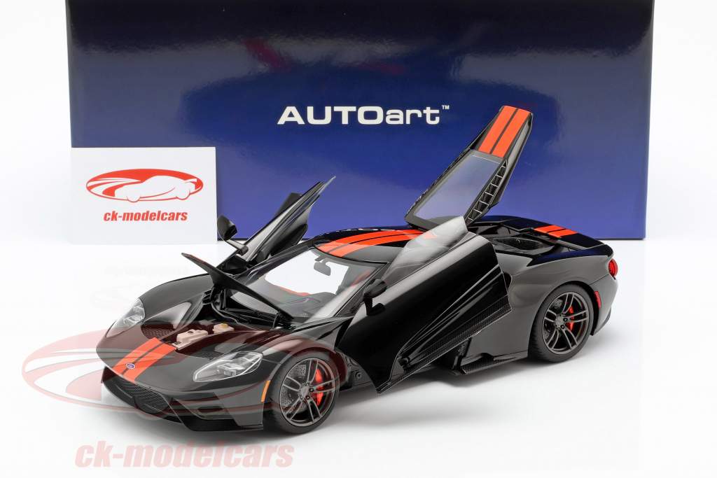 Ford GT 建造年份 2017 黑 / 橙 1:18 AUTOart