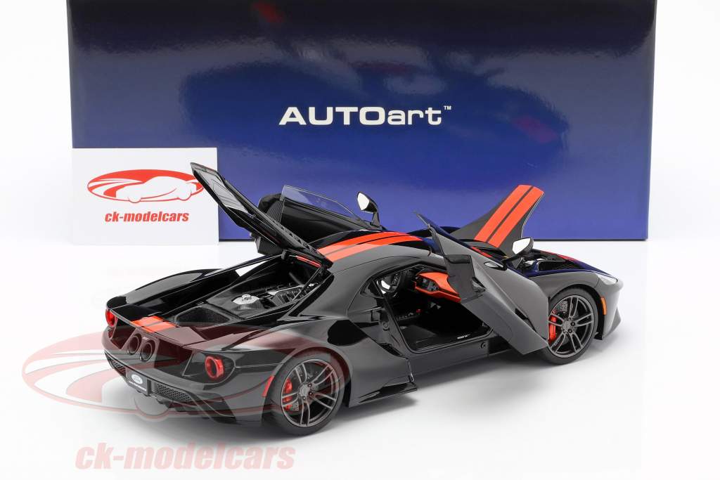 Ford GT 建造年份 2017 黑 / 橙 1:18 AUTOart