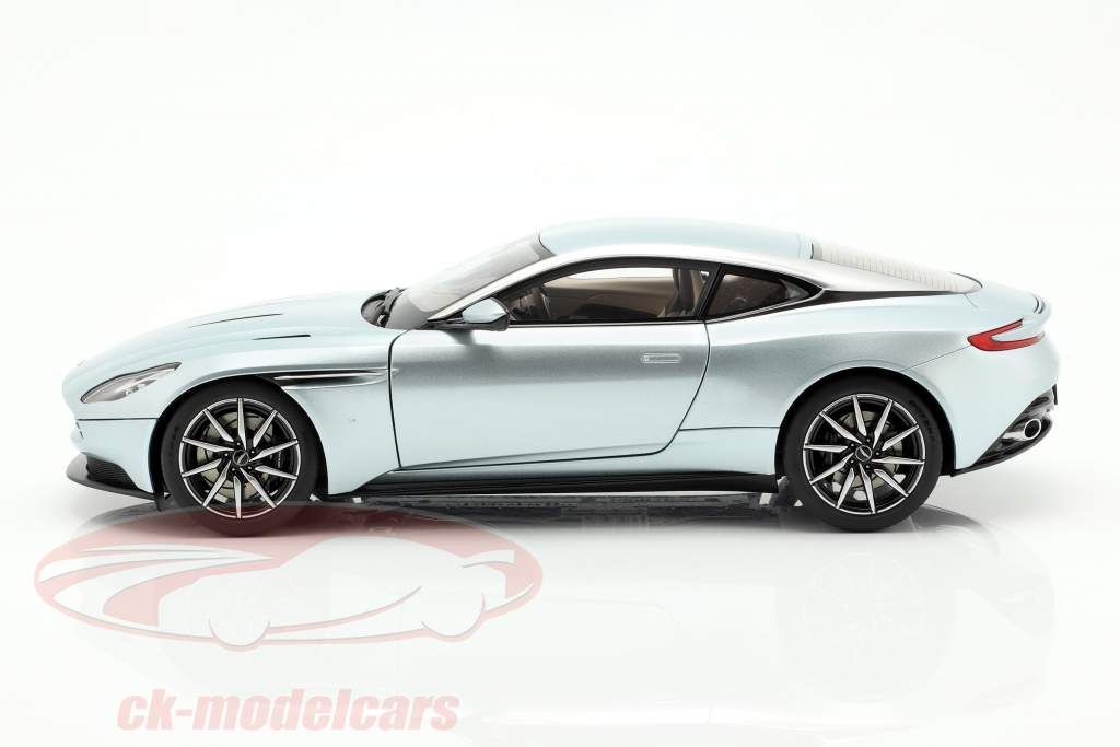 Aston Martin DB11 année de construction 2017 Skyfall argent 1:18 AUTOart