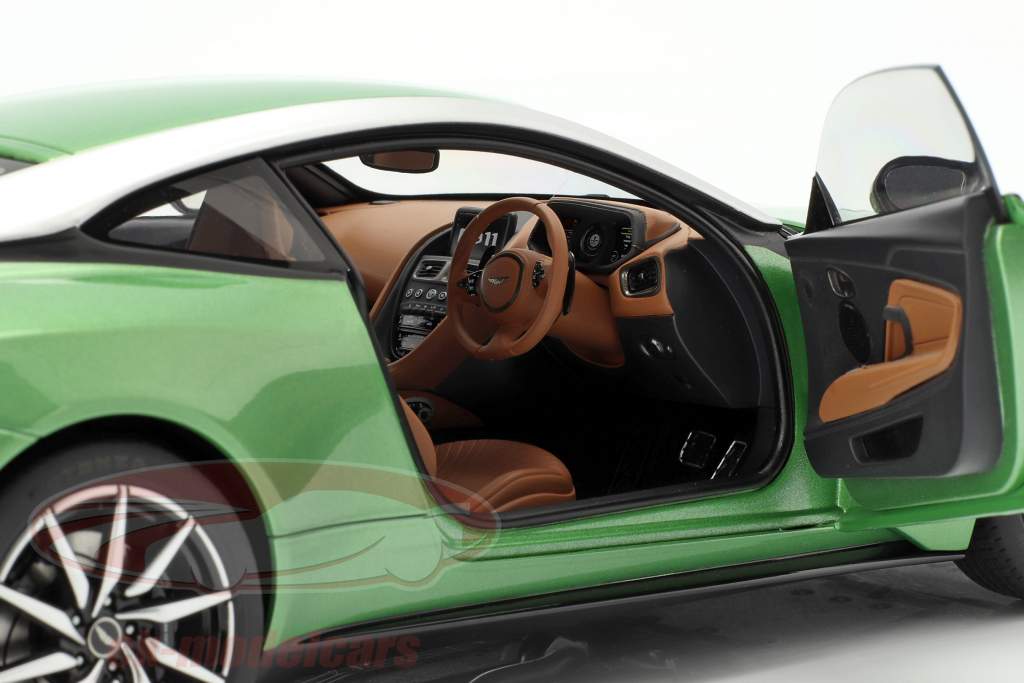 Aston Martin DB11 Baujahr 2017 appletree grün 1:18 AUTOart