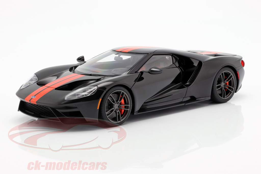 Ford GT 建造年份 2017 黑 / 橙 1:18 AUTOart