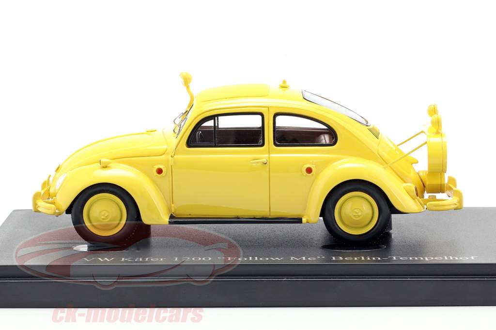 Volkswagen VW Käfer Follow Me Berlin-Tempelhof année de construction 1954 jaune 1:43 AutoCult