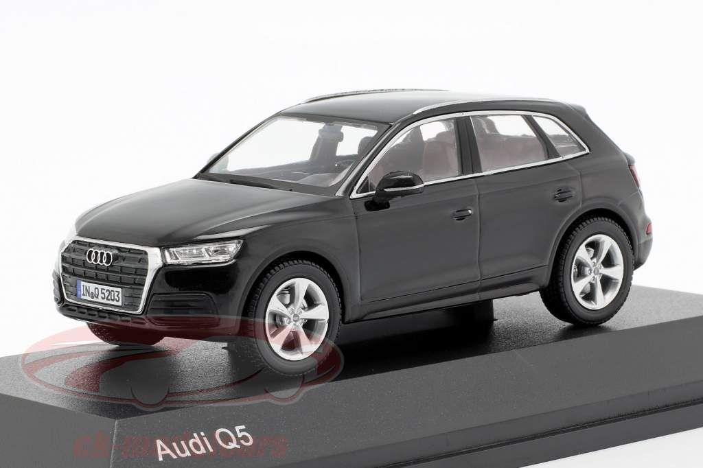 Audi Q5 建設年 2017 神話ブラック 1:43 iScale
