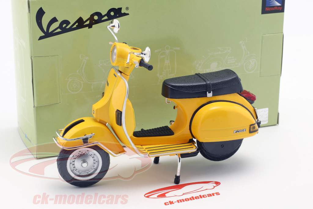 Vespa P200E del Opførselsår 1978 gul 1:12 NewRay