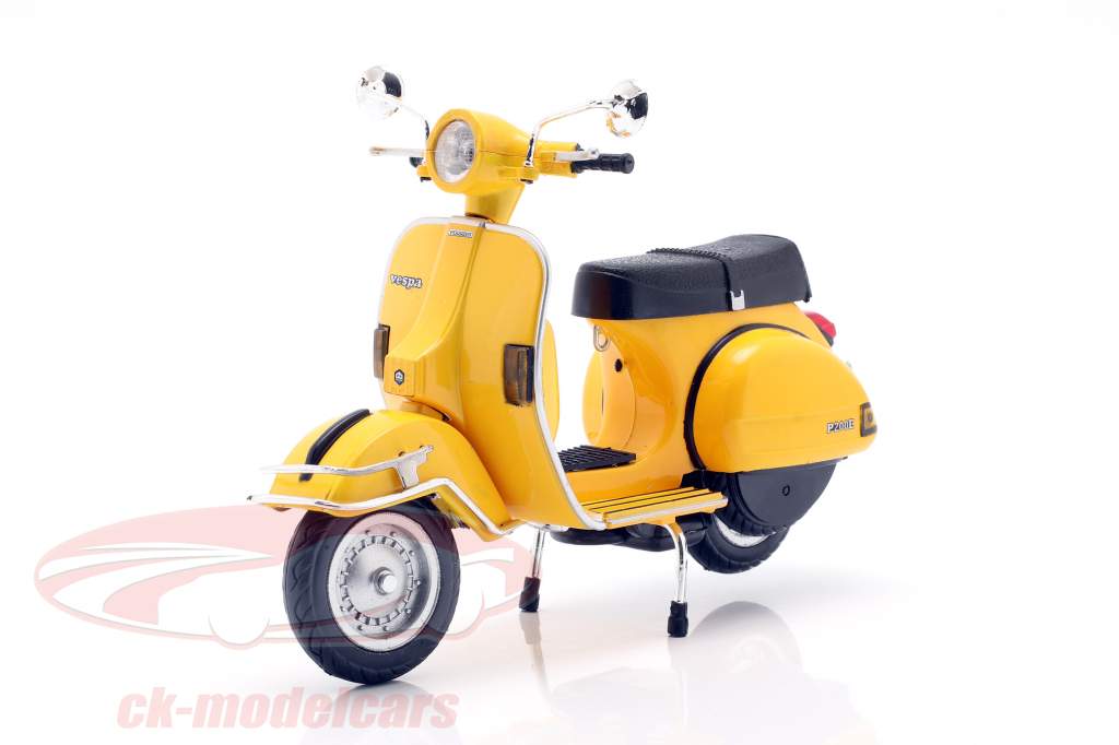 Vespa P200E del Opførselsår 1978 gul 1:12 NewRay