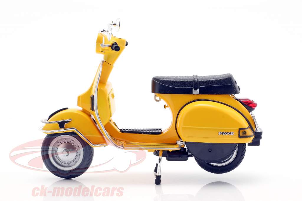 Vespa P200E del Opførselsår 1978 gul 1:12 NewRay
