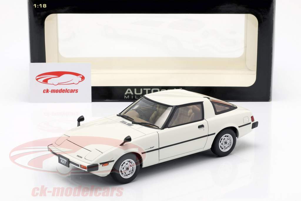 マツダサバンナRX-7（SA）1978ホワイト1時18オートアート