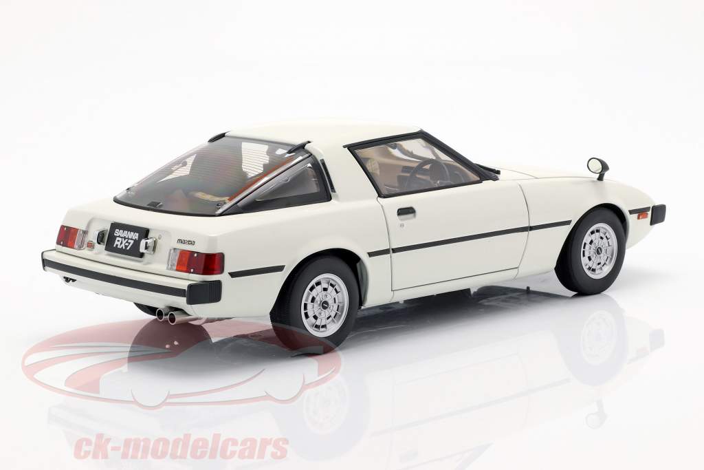 マツダサバンナRX-7（SA）1978ホワイト1時18オートアート