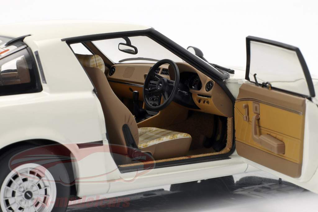 マツダサバンナRX-7（SA）1978ホワイト1時18オートアート