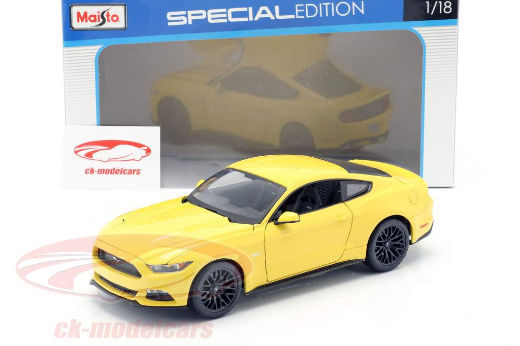 Ford Mustang год 2015 желтый 1:18 Maisto