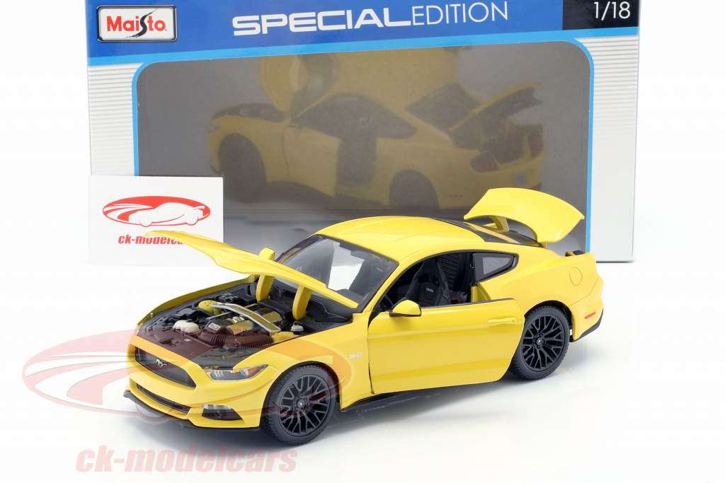 Ford Mustang год 2015 желтый 1:18 Maisto