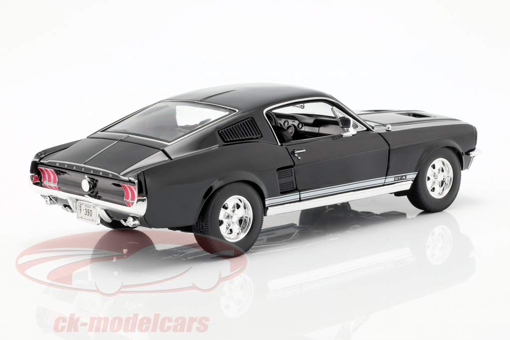 Ford Mustang GTA Fastback Year 1967 black 1:18 Maisto