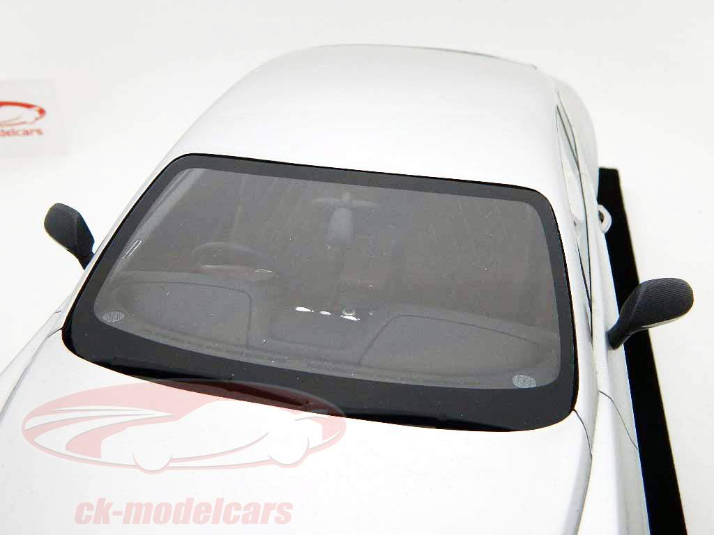 Bentley Continental GT (RHD) silver 1:12 Paragon Models