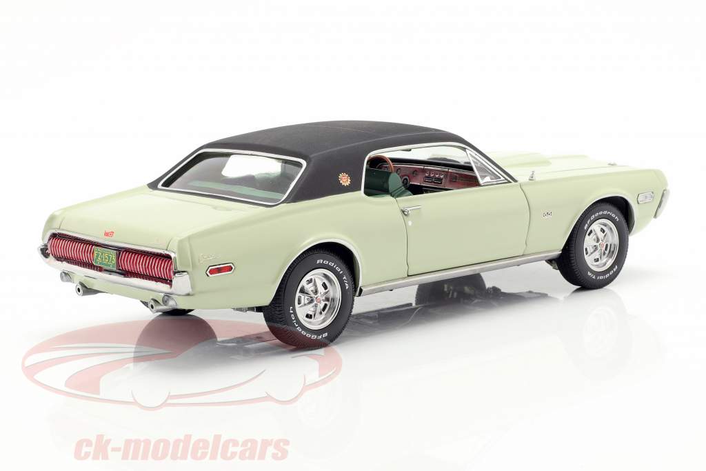 Mercury Cougar XR7G year 1968 seafoam green 1:18 SunStar