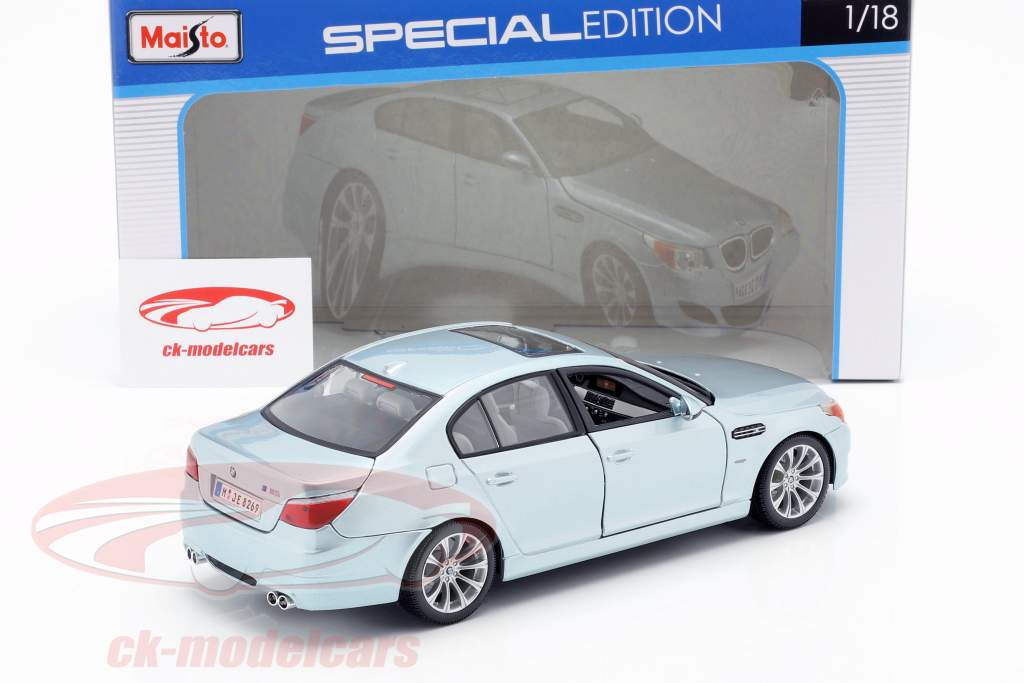 ギミックありBMW M5 E60 silver ミニカー Maisto 1/18 1/18 Kyosho BMW E60 M5 (Silver) Diecast Car Model