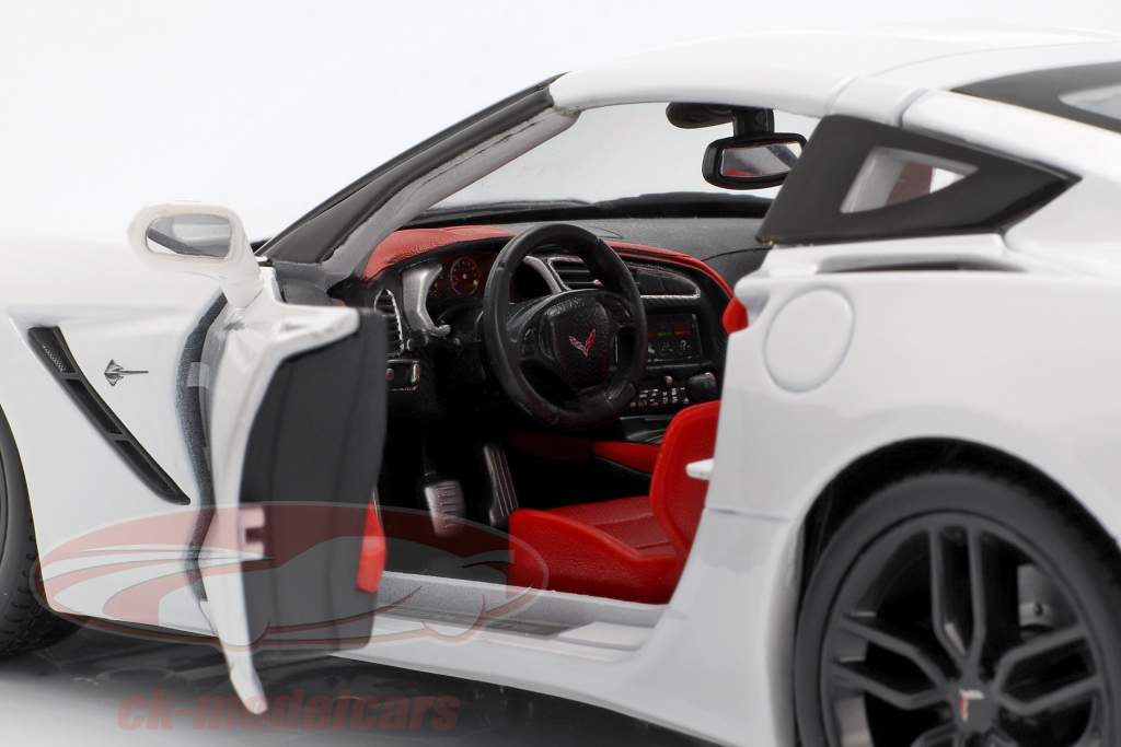 Corvette Stingray Z51 Jaar 2014 wit 1:18 Maisto