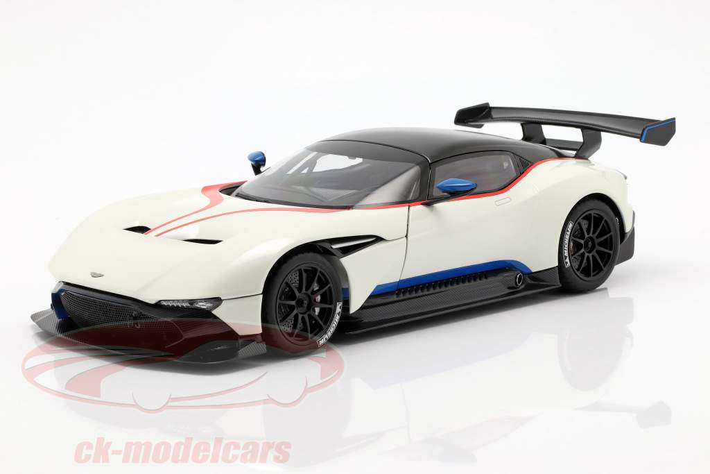 Aston Martin Vulcan anno di costruzione 2015 strato bianco 1:18 AUTOart