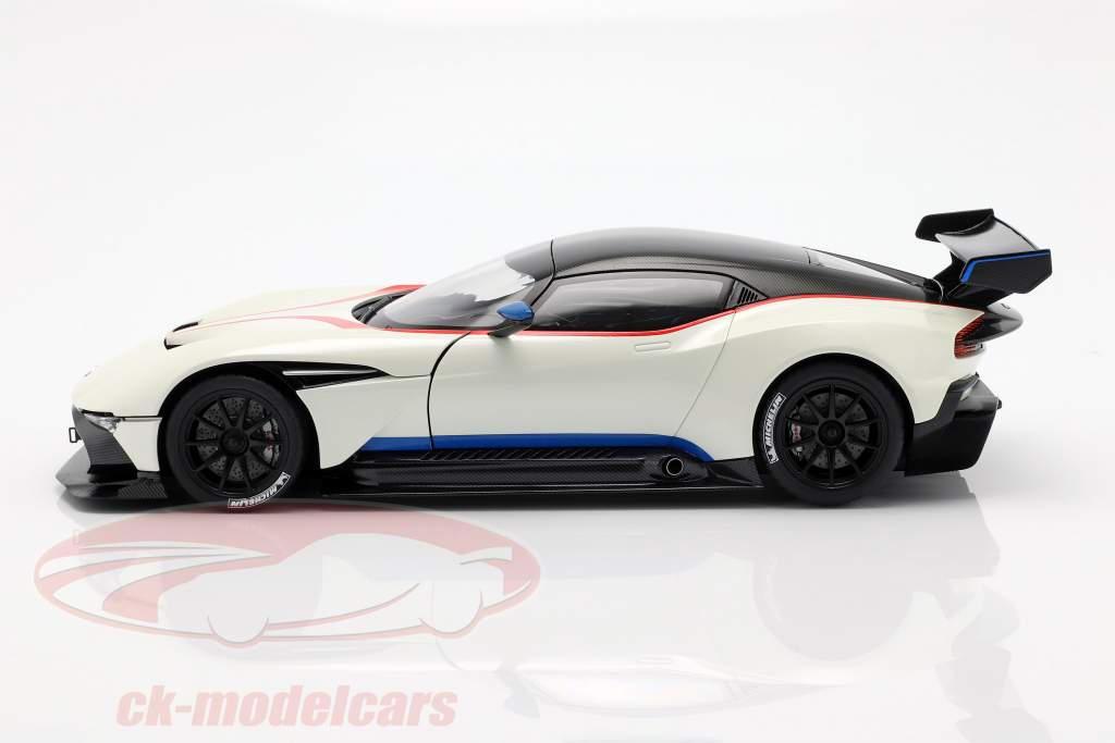 Aston Martin Vulcan year 2015 stratus white 1:18 AUTOart