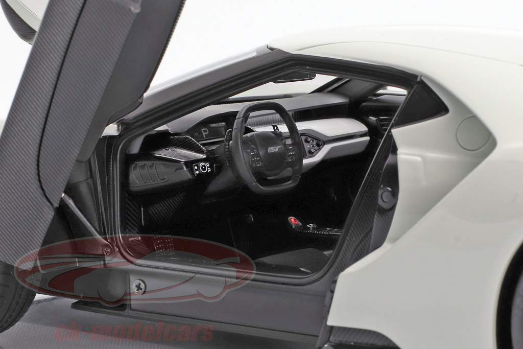 Ford GT ano de construção 2017 congelado branco 1:18 AUTOart