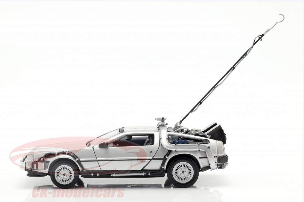 Де Лореан DMC 12 Назад к  Будущее 1:24 Welly