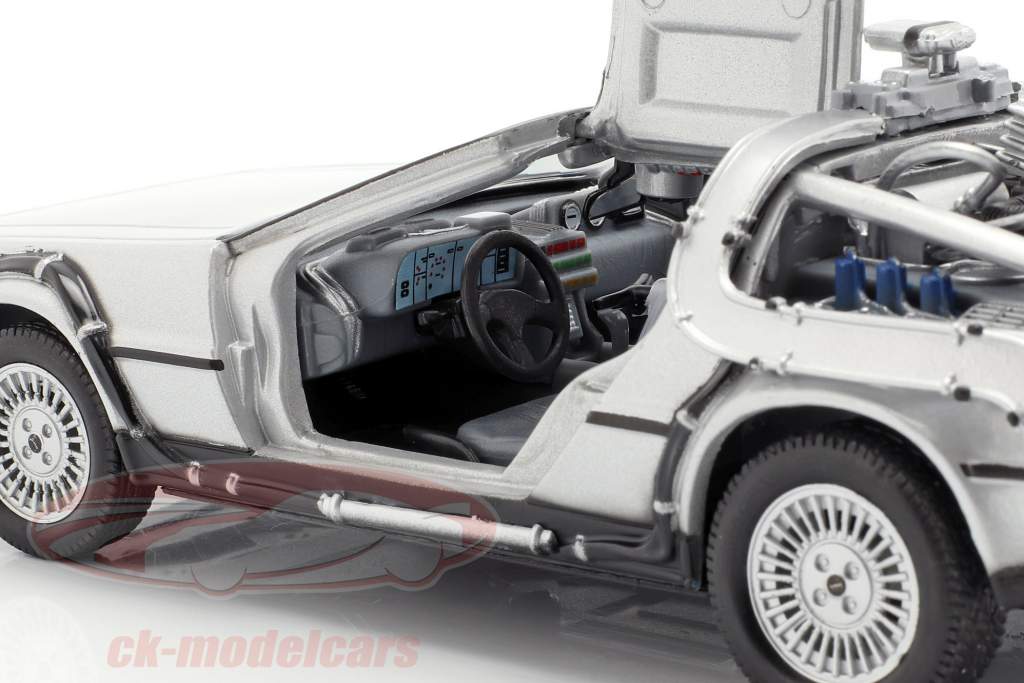 Де Лореан DMC 12 Назад к  Будущее 1:24 Welly