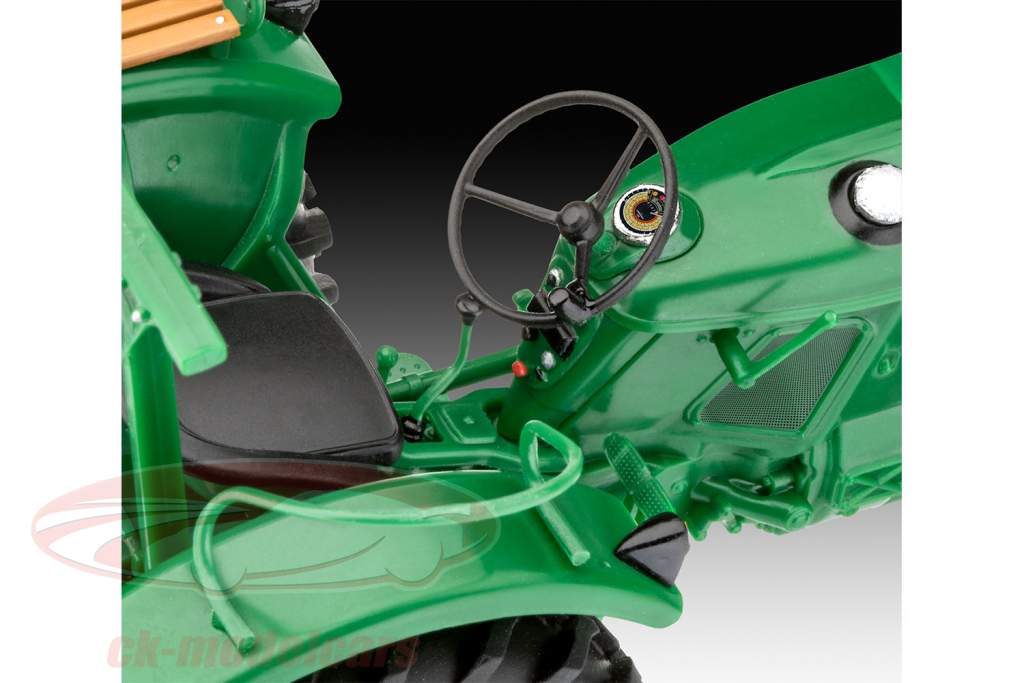 Deutz D30 трактор комплект зеленый 1:24 Revell