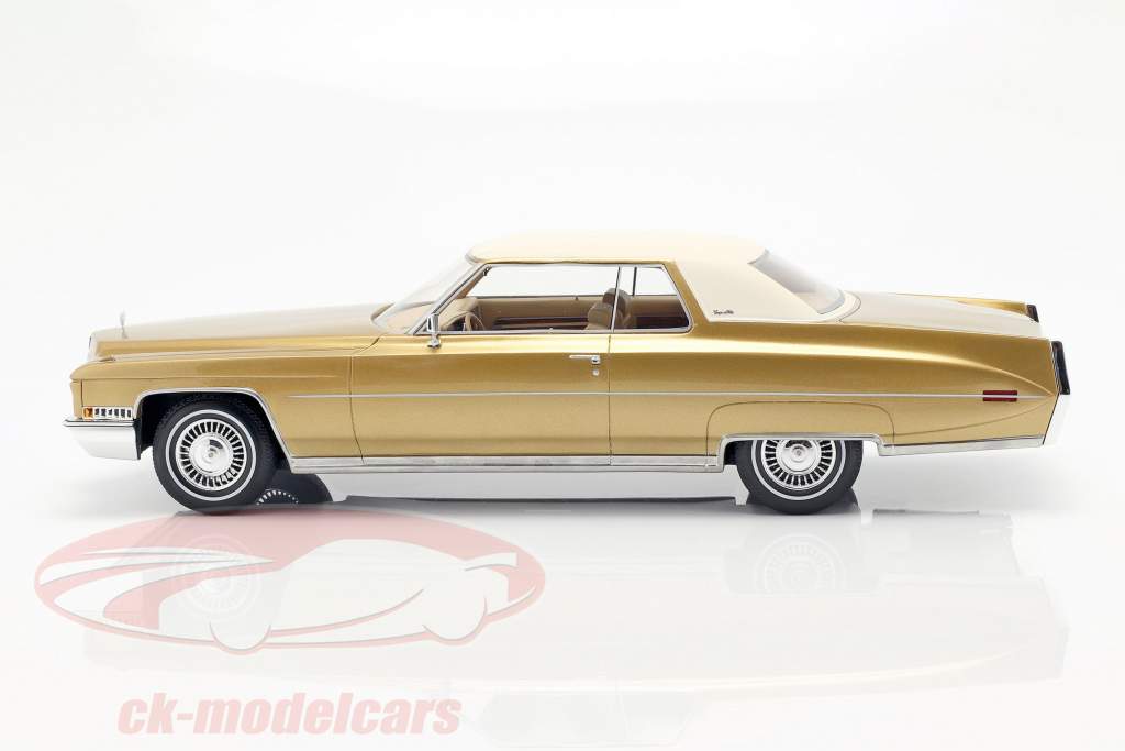 Cadillac Coupe DeVille Bouwjaar 1972 goud metallic / wit 1:18 BoS-Models