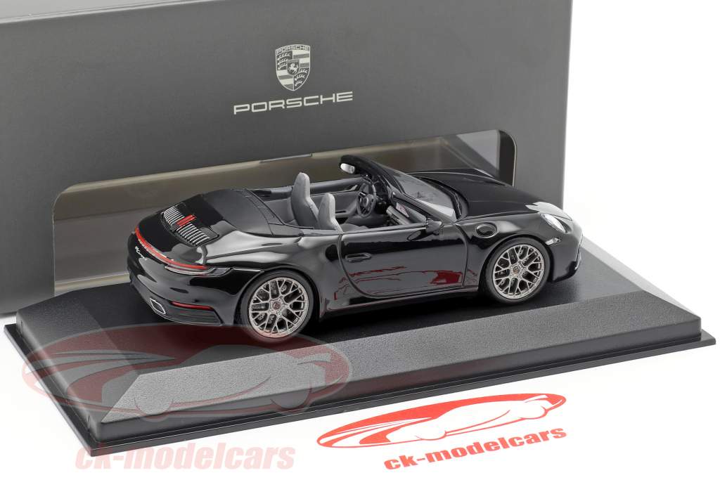 Porsche 911 (992) Carrera 4 cabriolet nero 1:43 Minichamps