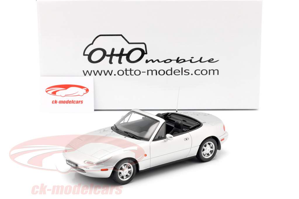 Mazda MX-5 ano de construção 1990 Silverstone prata 1:18 OttOmobile