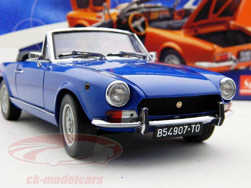 Sun Star Models 1:18 Fiat 124 Spider BS 1974 light blue 4907