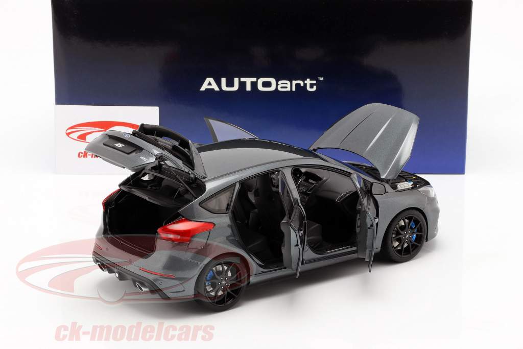 Ford Focus RS 築 2016 ステルス グレー 1:18 AUTOart