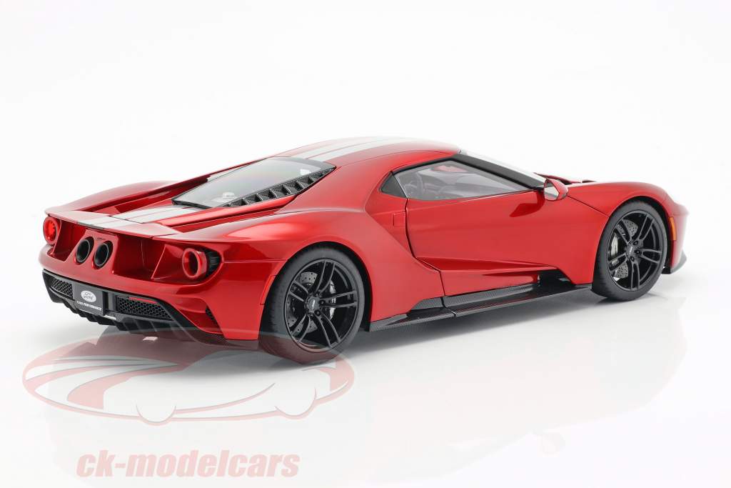 Ford GT Baujahr 2017 liquid rot / silber 1:18 AUTOart