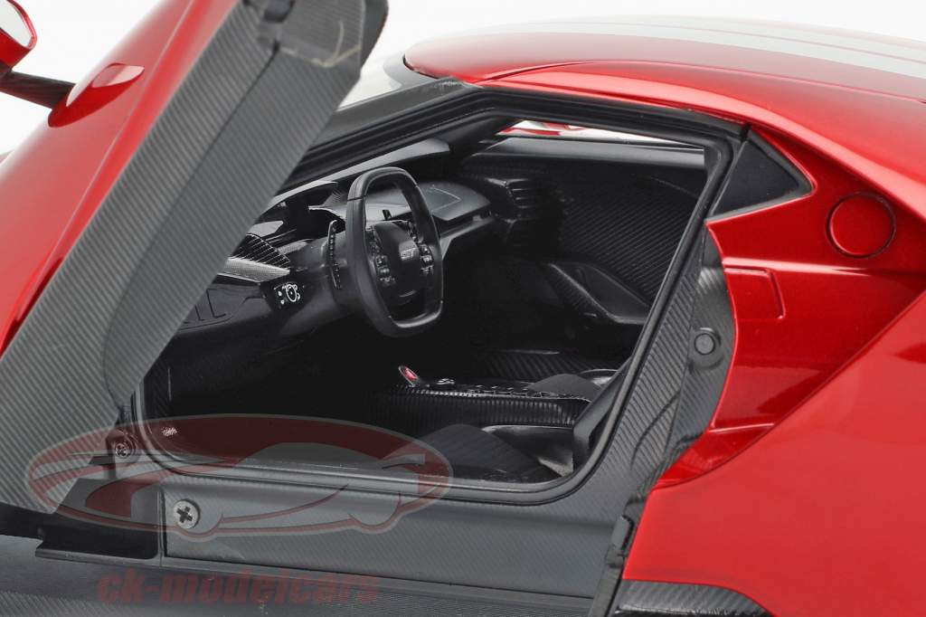 Ford GT Год постройки 2017 liquid красный / серебро 1:18 AUTOart