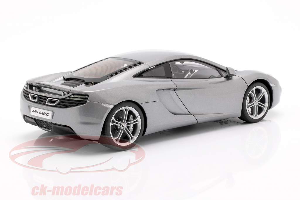 McLaren MP4-12C Anno 2011 argento 1:18 AUTOart
