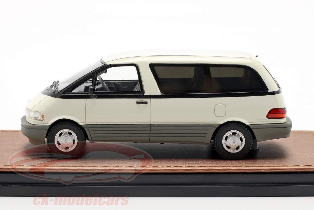Toyota Previa Год постройки 1994 белый 1:43 GLM