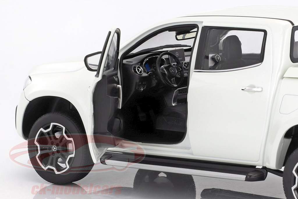 Mercedes-Benz X-Class bering white 1:18 Norev