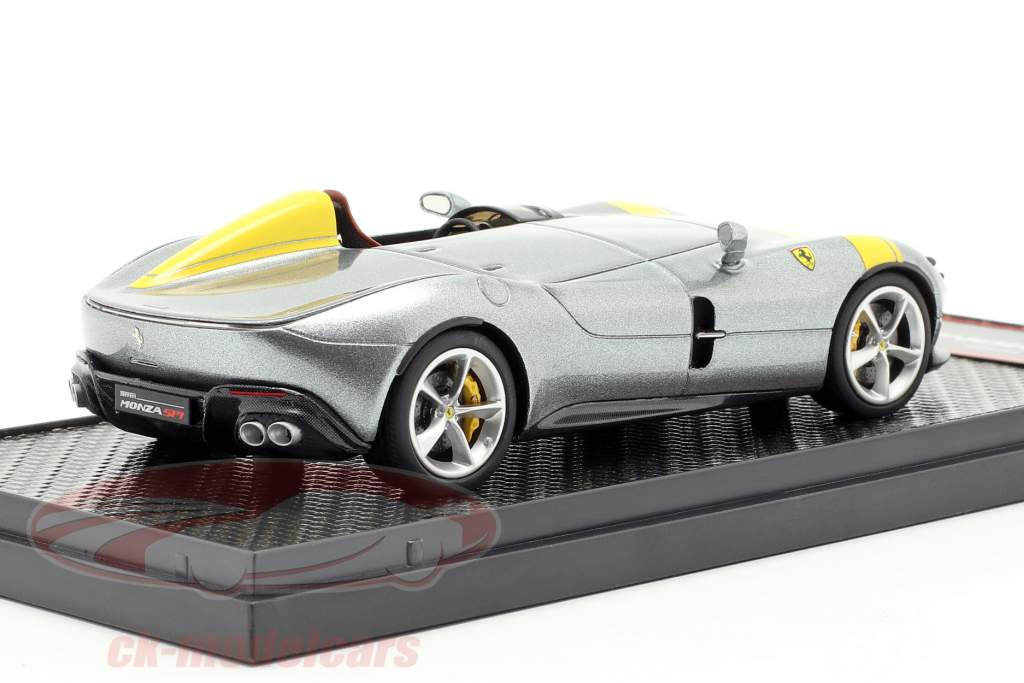 Ferrari Monza SP1 París coche espectáculo 2018 plata / amarillo 1:43 BBR