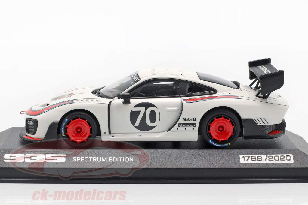 Porsche 935 #70 Spectrum Edition (com base em 911 (991.2) GT2 RS) 1:43 Minichamps